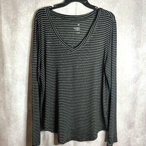 Women's So Favorite V Neck. Size large tunic
